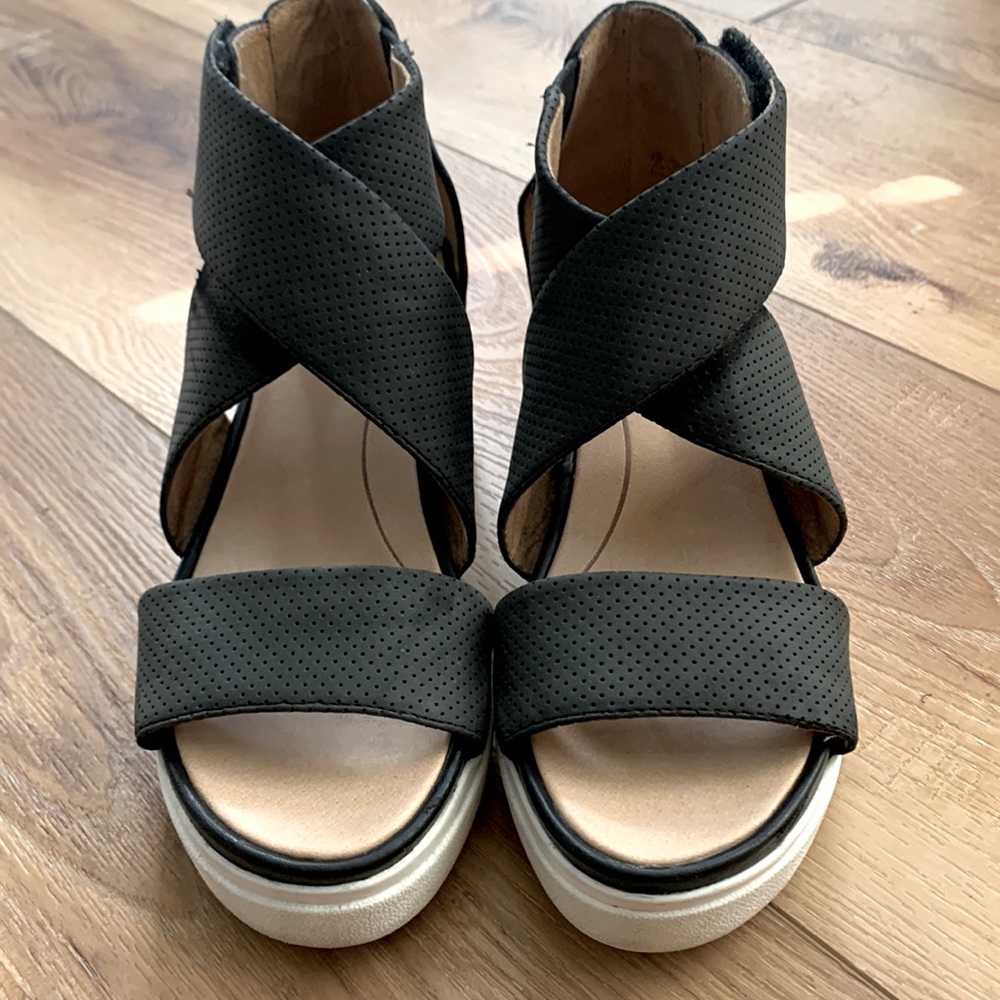 Black wedge sandal 7.5